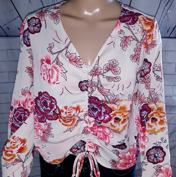 Floral top - Picture 2 of 3